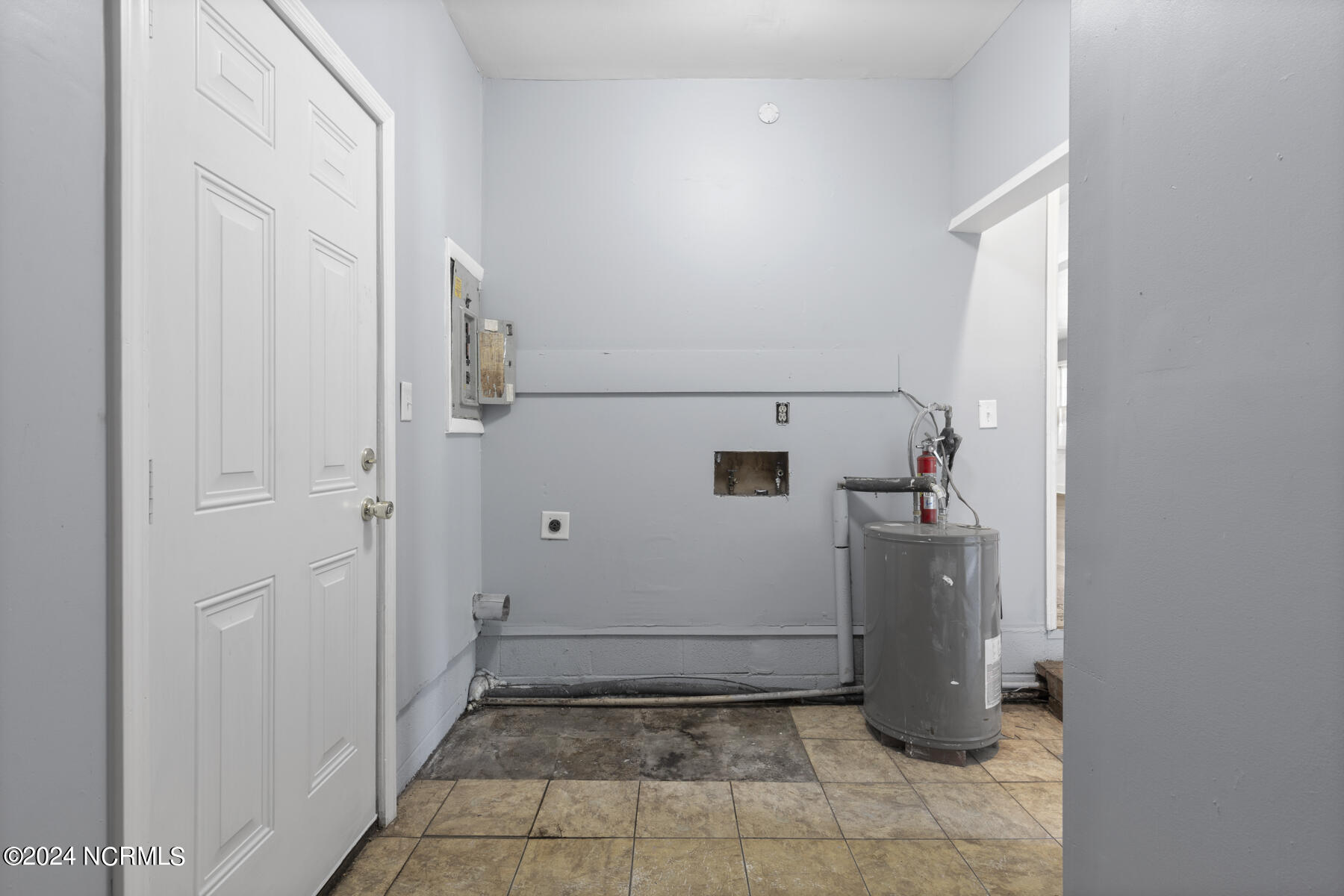 210 Murdoch Road Newport, NC 28570 - Photo 15 of 16 laundry/mudroom