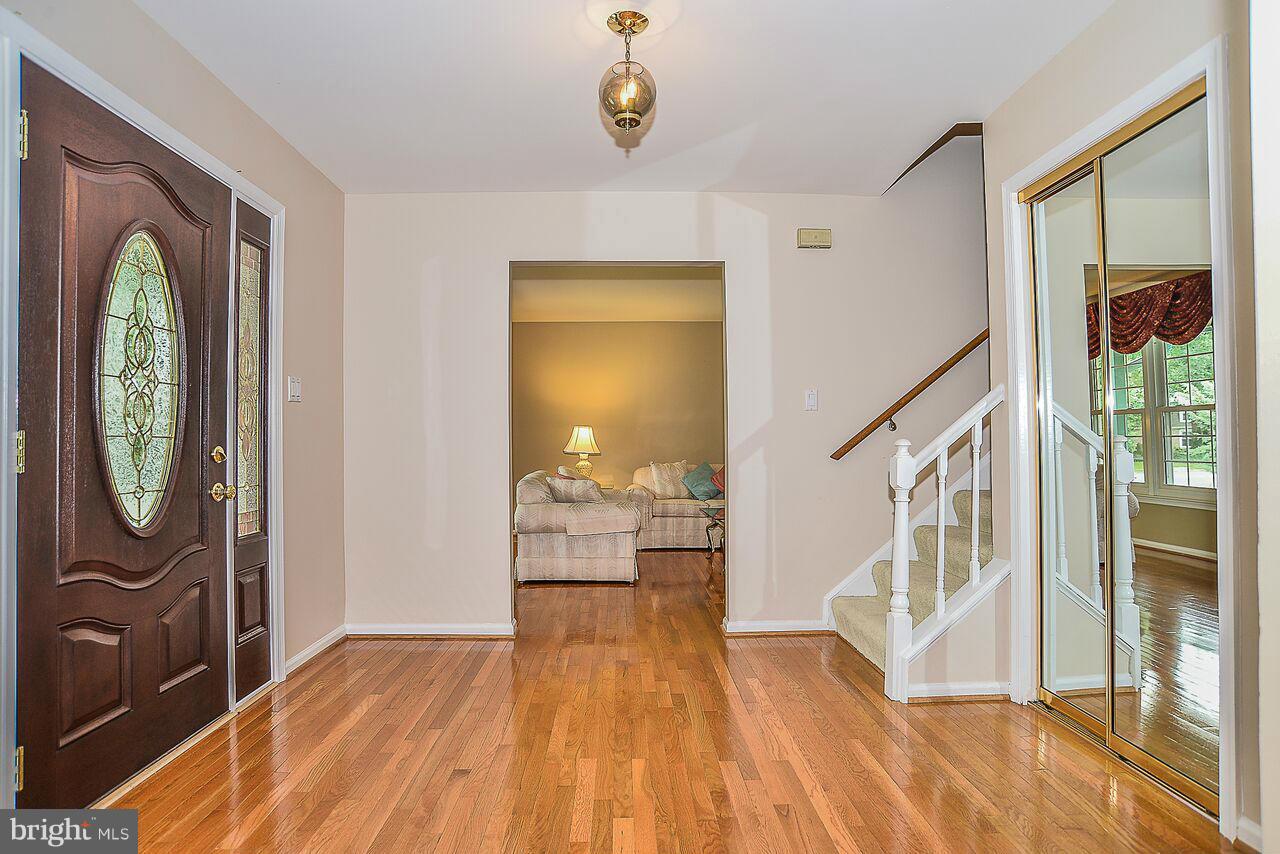 7154 Sontag Way Springfield, VA 22153 - Photo 2 of 21 Interior (General)