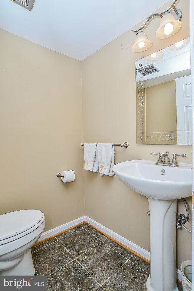 7154 Sontag Way Springfield, VA 22153 - Photo 9 of 21 Bath