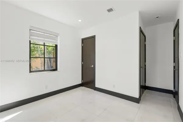 $15,500 | 519 Alhambra Circle, Coral Gables, FL 33134