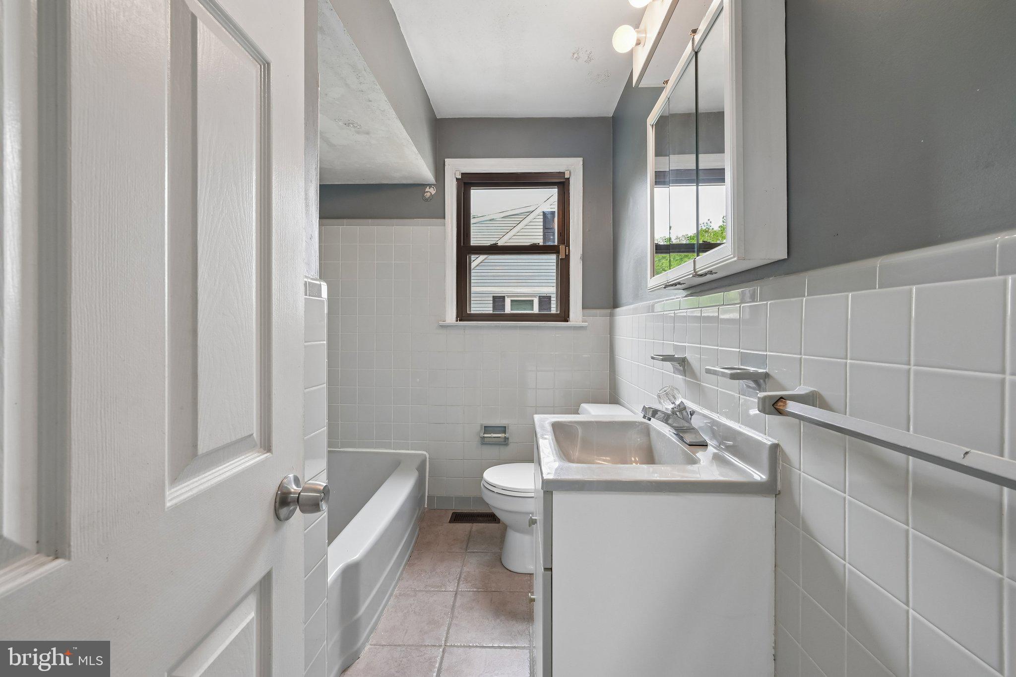 196 Tansboro Road Berlin, NJ 08009 - Photo 18 of 25 First floor full bath