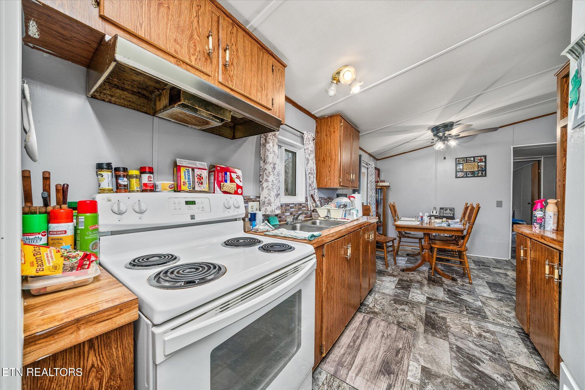 409 West Loop Road Sparta, TN 38583 - Photo 11 of 38 Kitchen