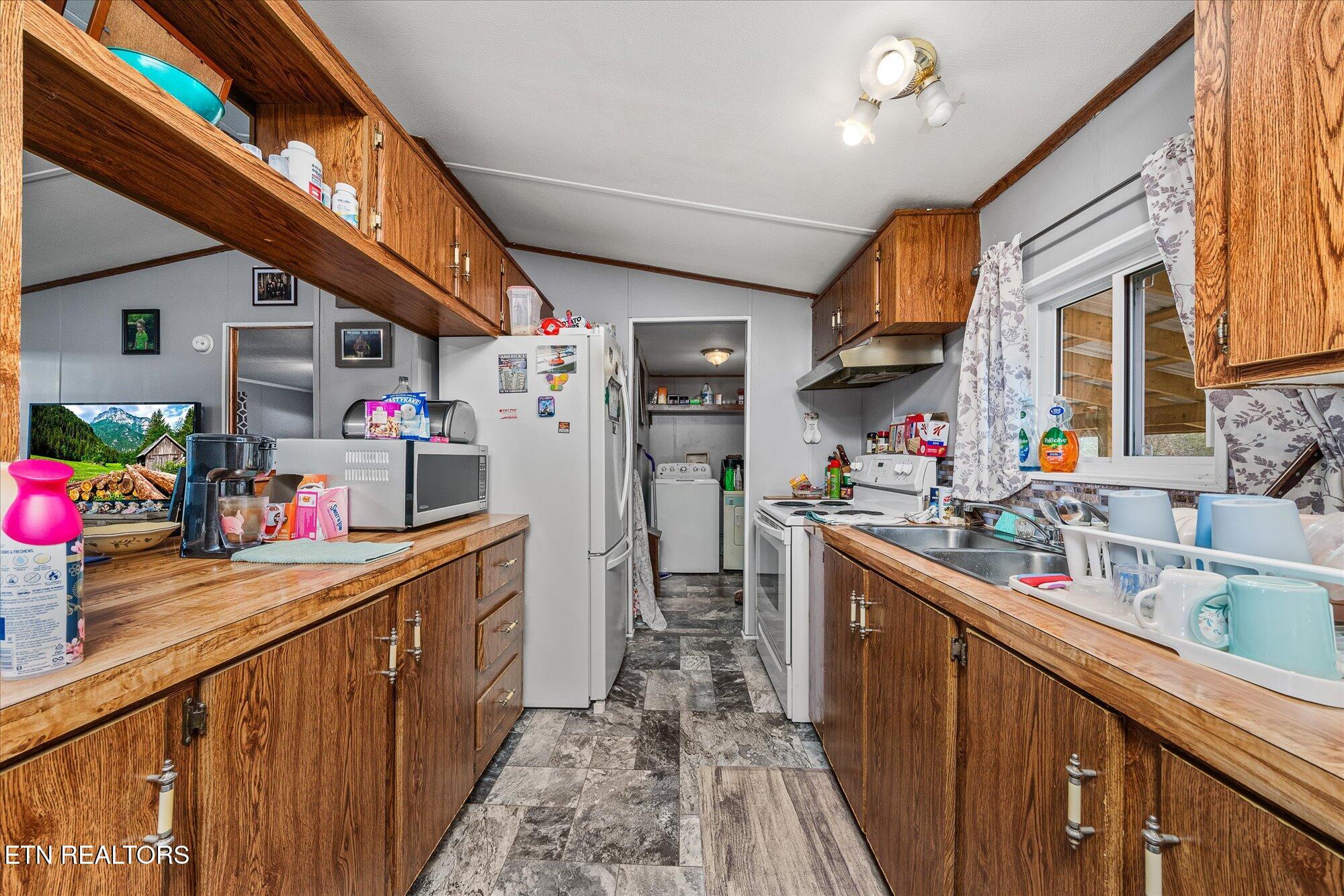 409 West Loop Road Sparta, TN 38583 - Photo 12 of 38 Kitchen