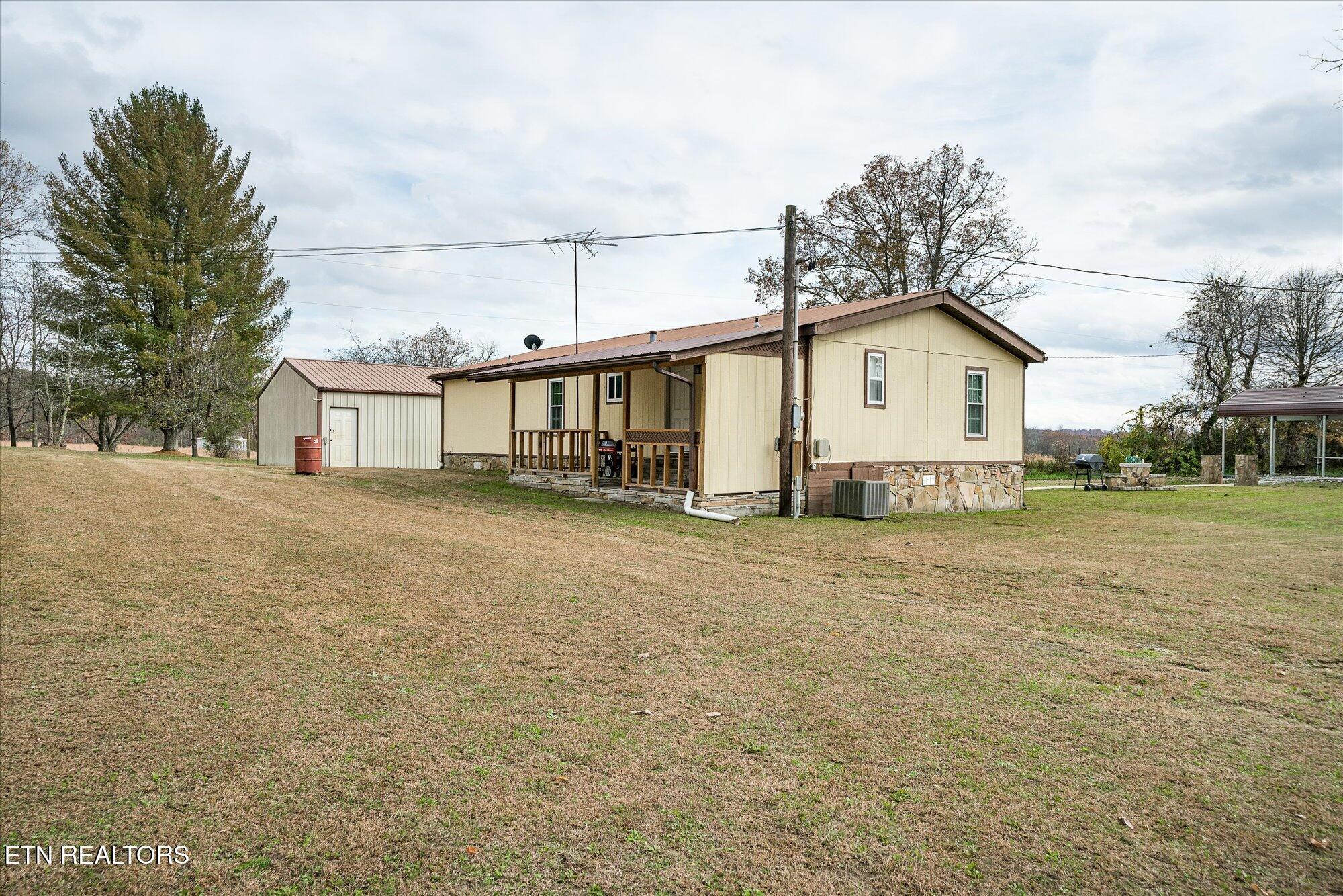 409 West Loop Road Sparta, TN 38583 - Photo 22 of 38 Rear