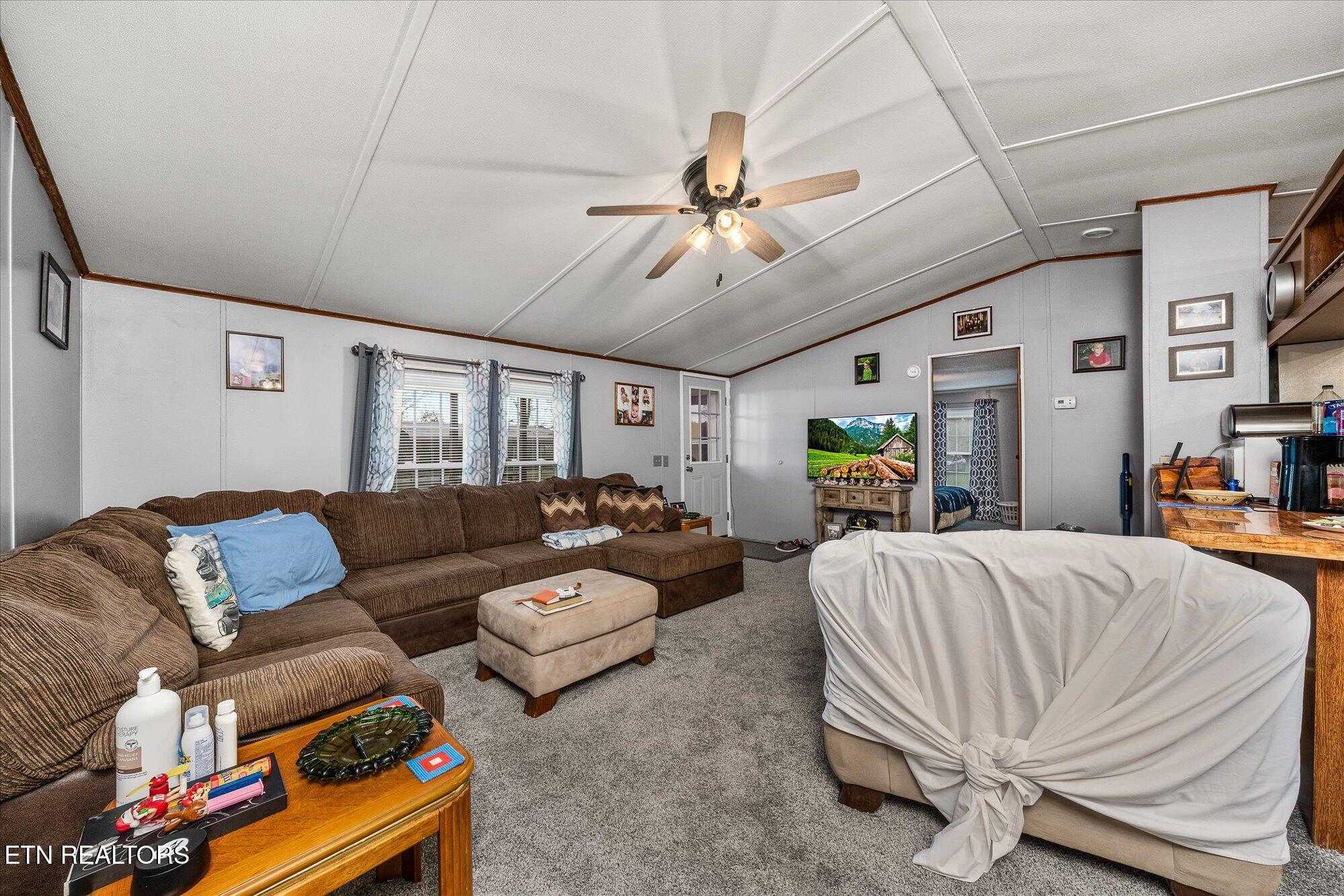 409 West Loop Road Sparta, TN 38583 - Photo 6 of 38 Living Room