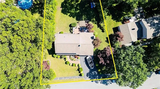 $639,900 | 8 Winterberry Drive, Coventry, RI 02816