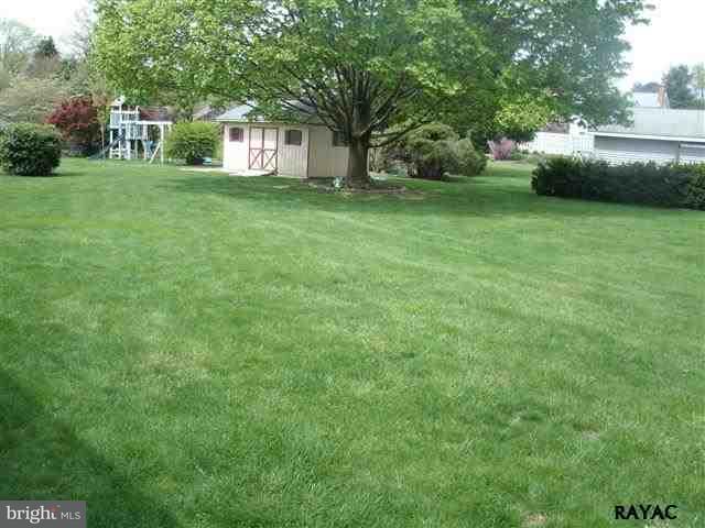 424 Spring Forge Drive Spring Grove, PA 17362 - Photo 2 of 25