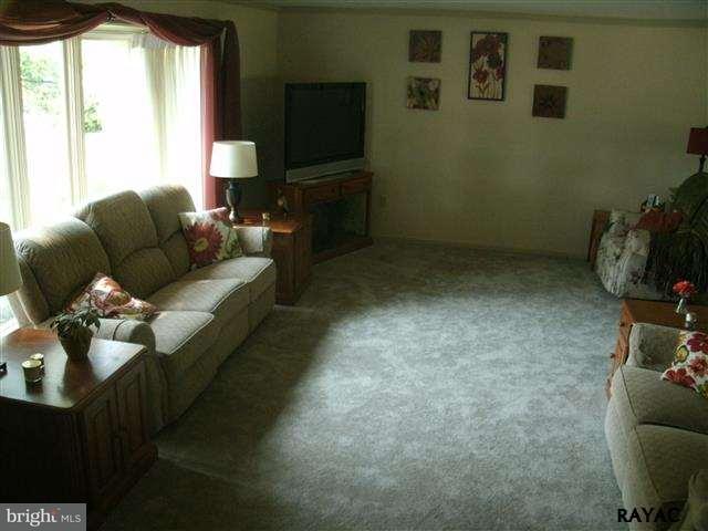 424 Spring Forge Drive Spring Grove, PA 17362 - Photo 9 of 25