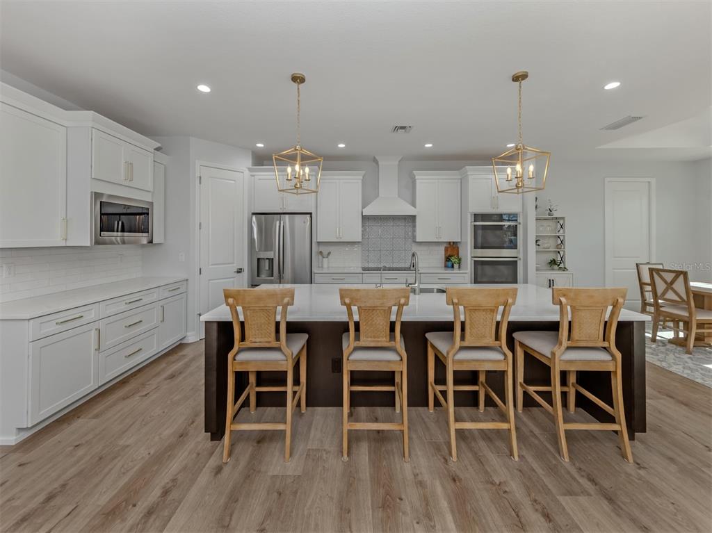 851 Linden Road Venice, FL 34293 - Photo 7 of 48 a large kitchen with a table and chairs