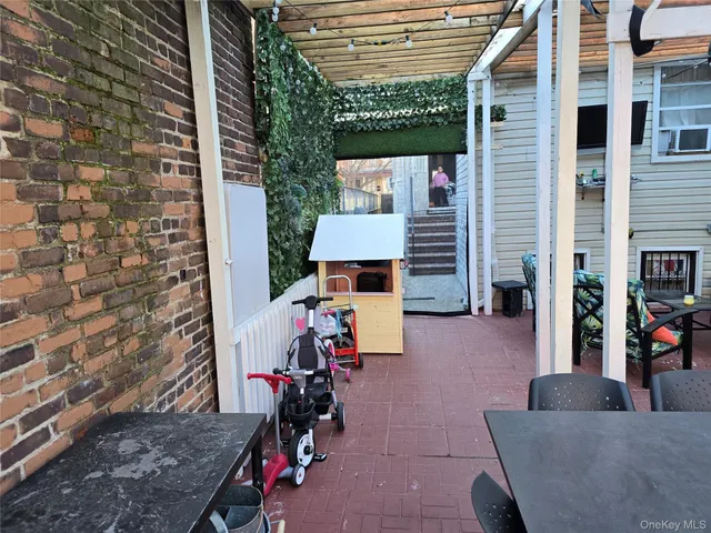 $889,000 | 367 Lincoln Avenue | City Line