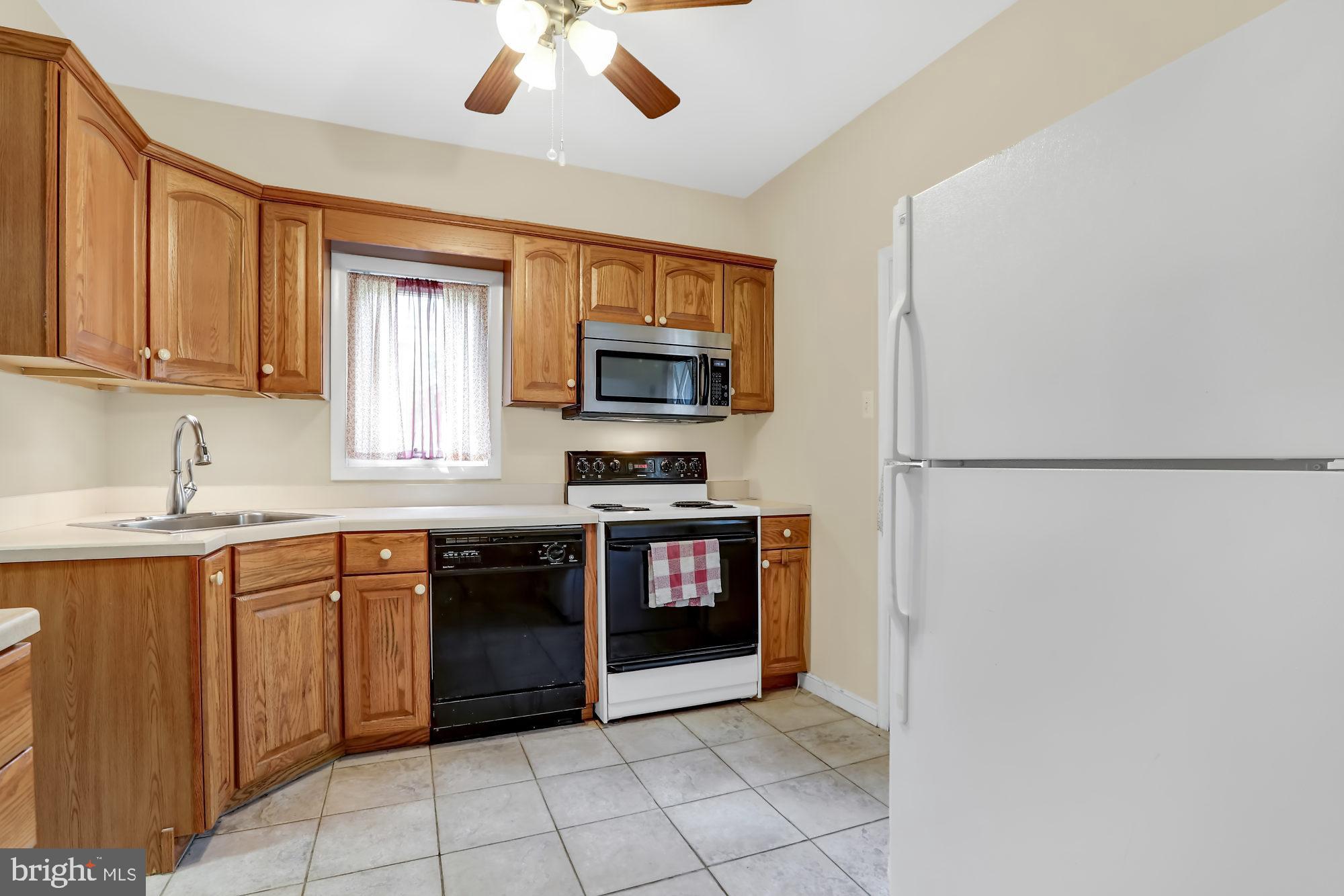 1464 Easton Road Warrington, PA 18976 - Photo 10 of 30 Kitchen