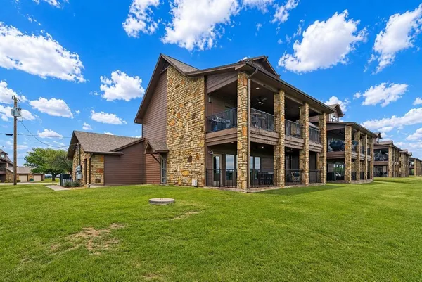 $379,000 | 303 Eagle Point Road, Graford, TX 76449