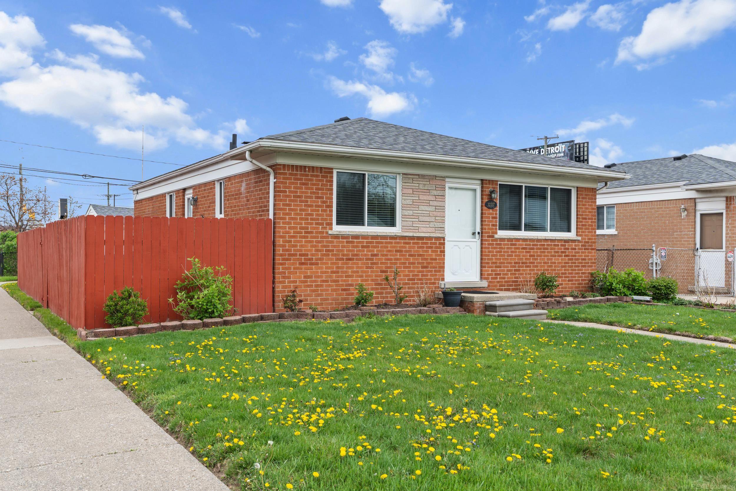 32317 Ruehle Avenue Warren, MI 48093 - Photo 3 of 23 50173193-91e99f6e-df02-4b2d-bd5a-b1a7fbc2df57.JPG