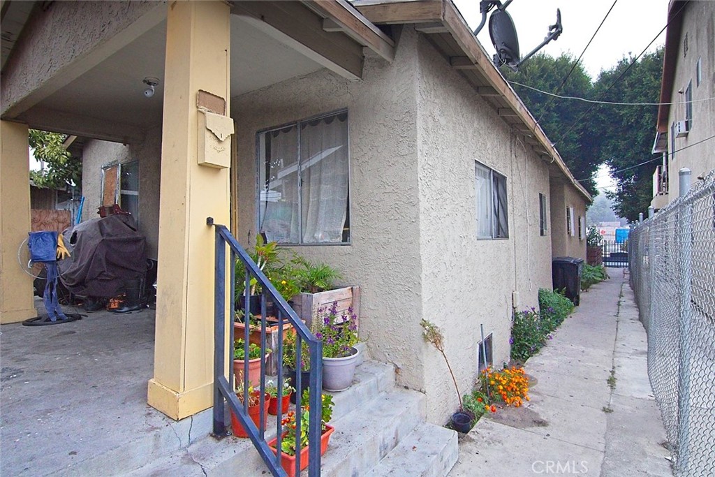 6905 Compton Avenue Los Angeles, CA 90001 - Photo 24 of 26