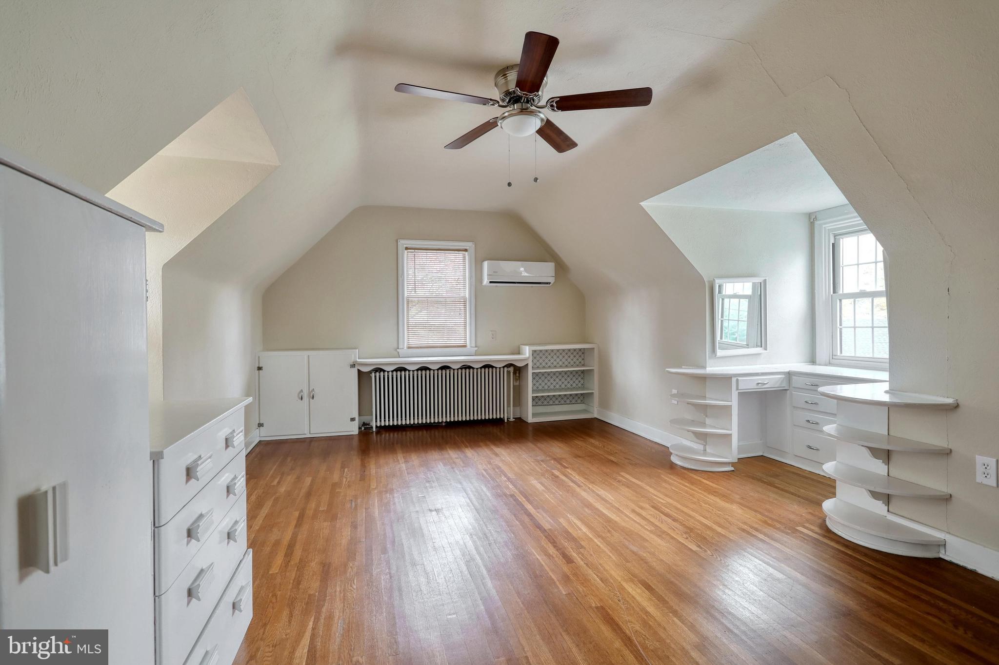 101 Lyndhurst Road York, PA 17402 - Photo 34 of 41 Bedroom 2 with Built-Ins