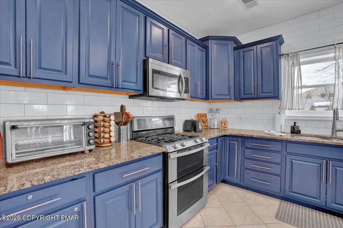3223 Willow Grove Road Pocono Summit, PA 18346 - Photo 13 of 34 Kitchen