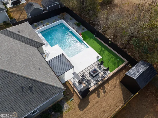 a view of house with a garden