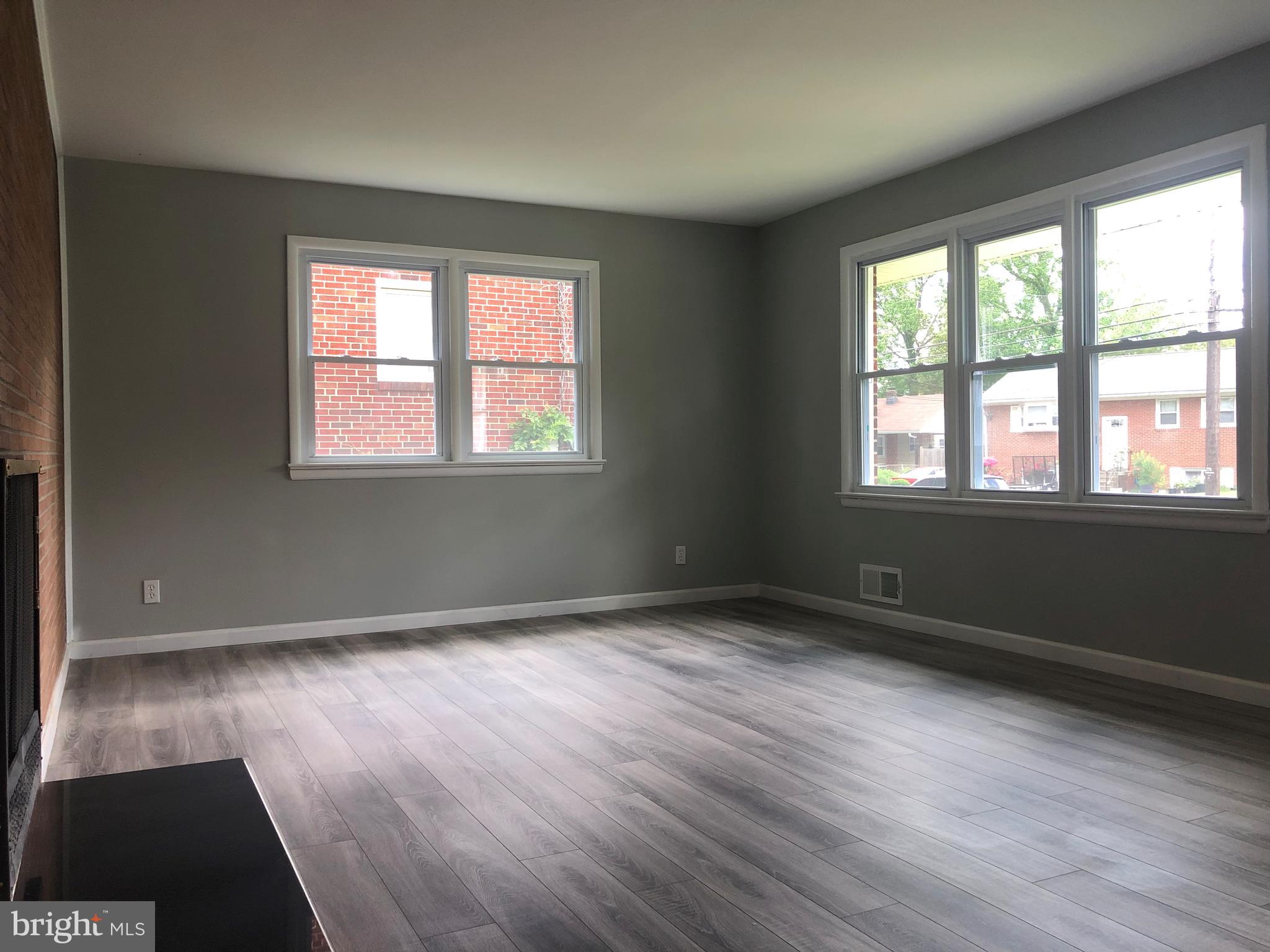 5926 Berwyn Road Berwyn Heights, MD 20740 - Photo 4 of 11 LIVING ROOM