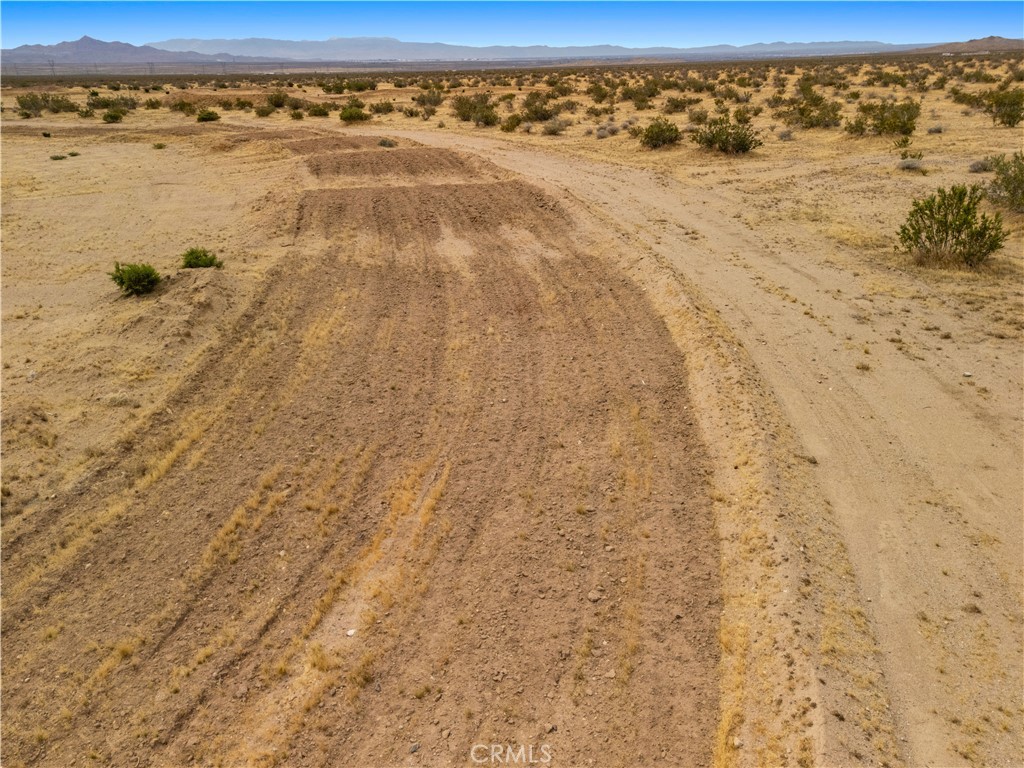 4625813 Drifting Sands Road Adelanto, CA 92301 - Photo 9 of 20