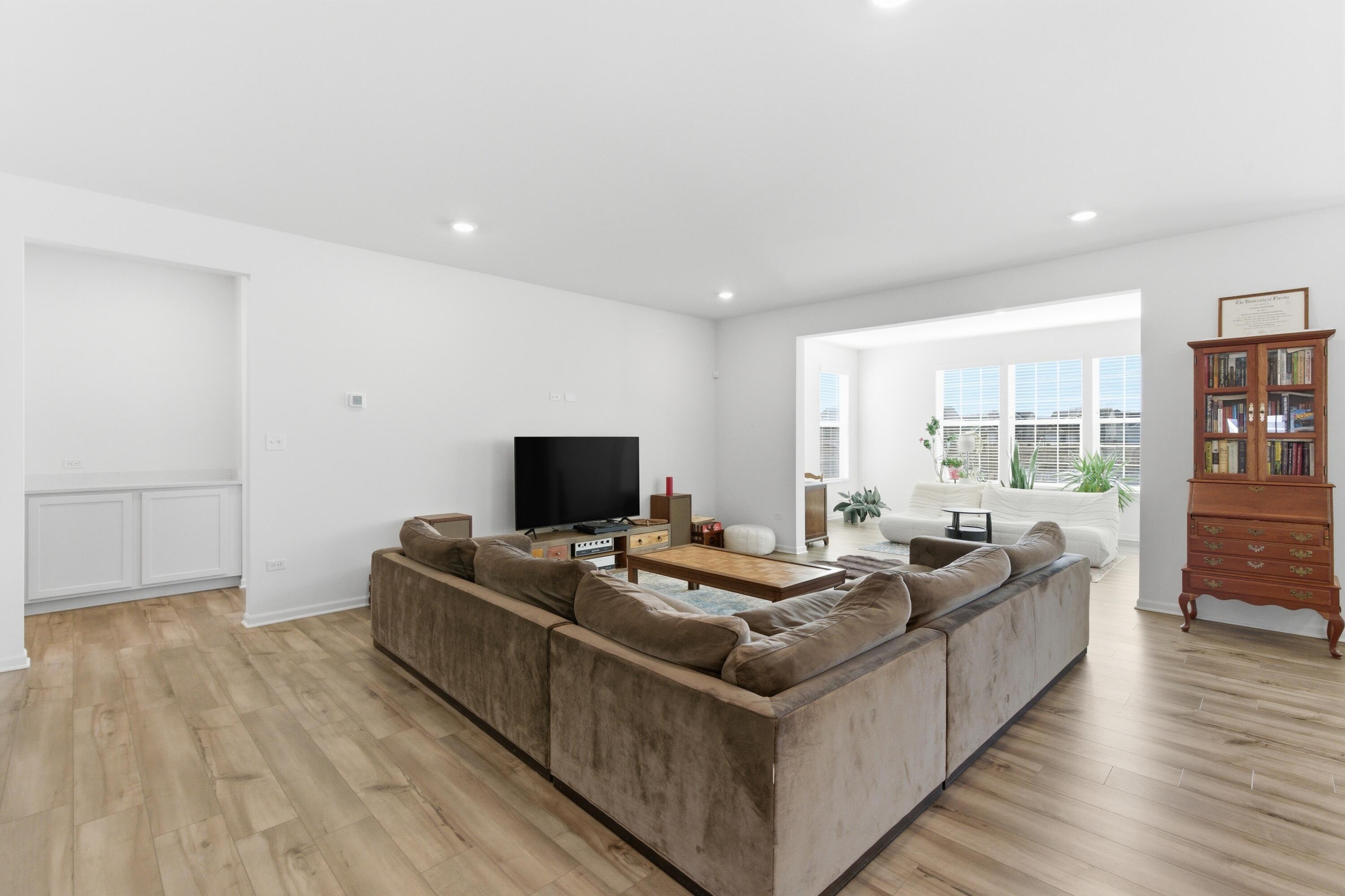 2215 East 109th Place Crown Point, IN 46307 - Photo 7 of 32 3000x1999