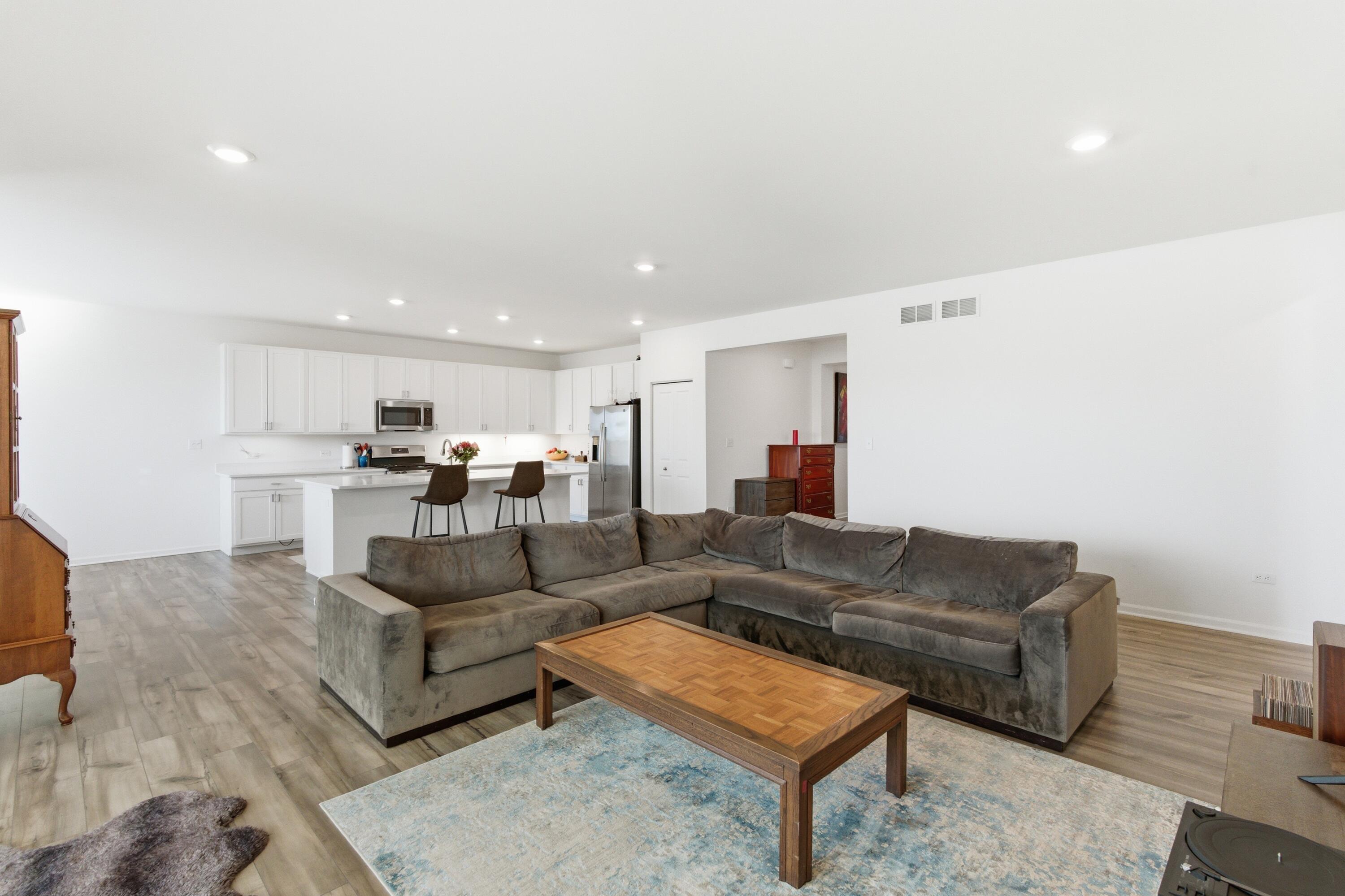 2215 East 109th Place Crown Point, IN 46307 - Photo 8 of 32 3000x1999