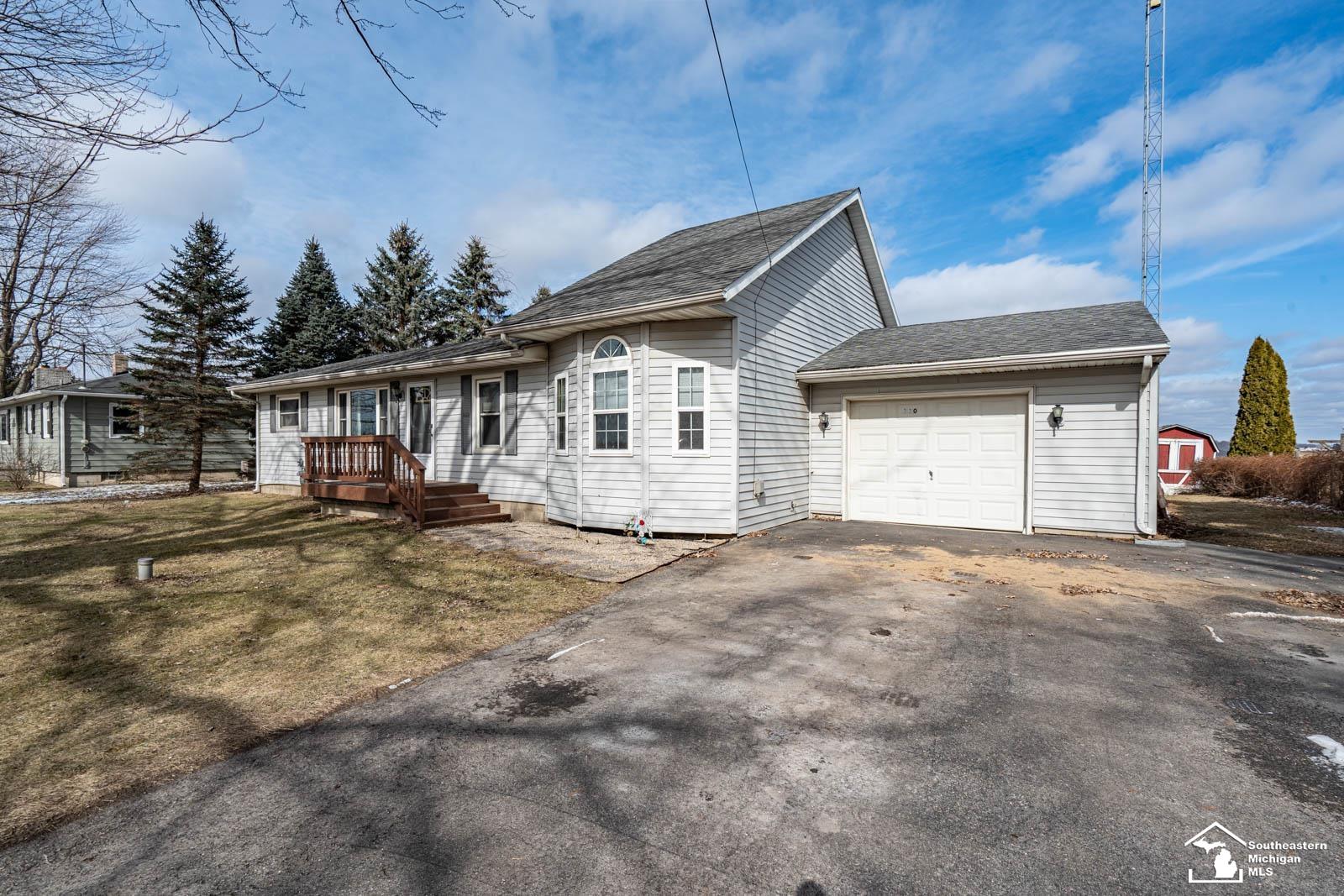 330 East Rauch Road Temperance, MI 48182 - Photo 3 of 34
