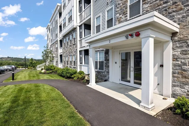 $789,900 | 2 Stratton Drive, Unit 102, Woburn, MA 01801