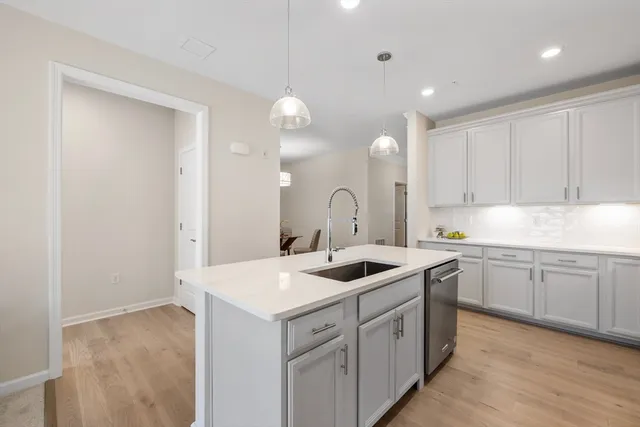 $789,900 | 2 Stratton Drive, Unit 102, Woburn, MA 01801