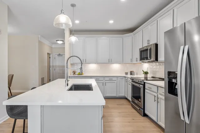 $789,900 | 2 Stratton Drive, Unit 102, Woburn, MA 01801