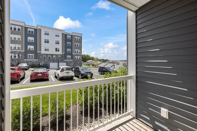 $789,900 | 2 Stratton Drive, Unit 102, Woburn, MA 01801