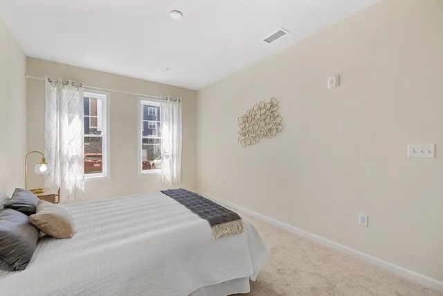 $789,900 | 2 Stratton Drive, Unit 102, Woburn, MA 01801