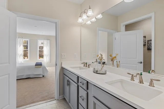 $789,900 | 2 Stratton Drive, Unit 102, Woburn, MA 01801