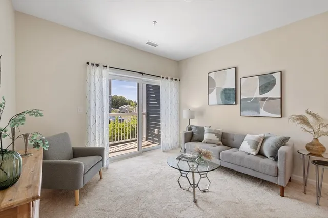 $789,900 | 2 Stratton Drive, Unit 102, Woburn, MA 01801