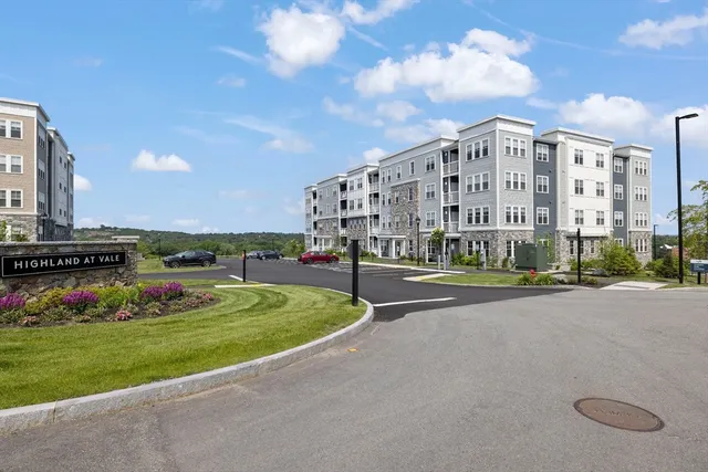 $789,900 | 2 Stratton Drive, Unit 102, Woburn, MA 01801