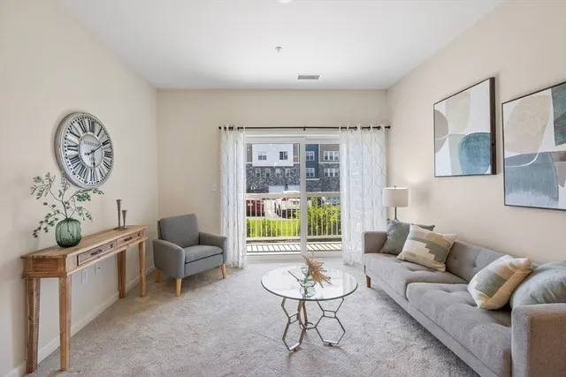 $789,900 | 2 Stratton Drive, Unit 102, Woburn, MA 01801