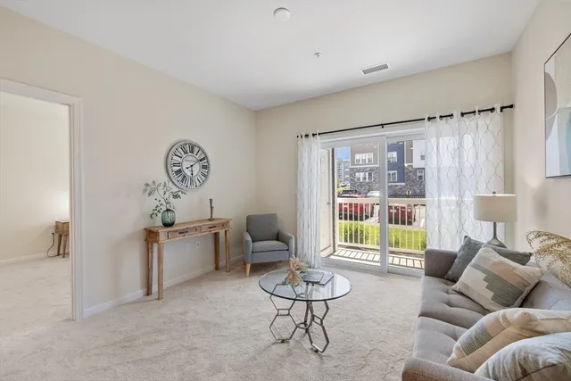 $789,900 | 2 Stratton Drive, Unit 102, Woburn, MA 01801