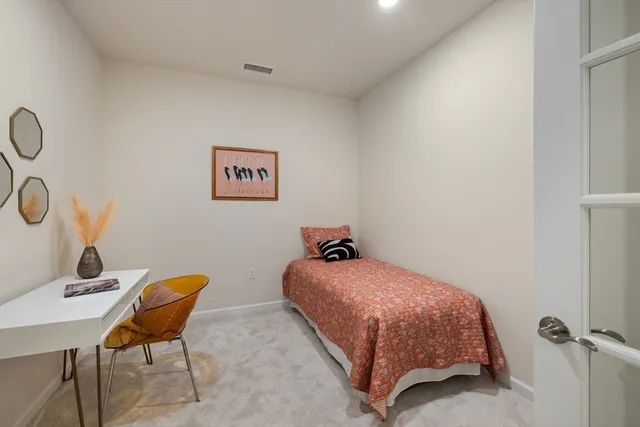 $789,900 | 2 Stratton Drive, Unit 102, Woburn, MA 01801