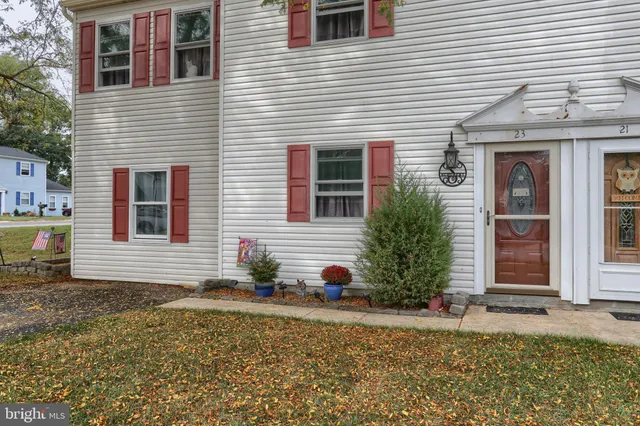 $235,000 | 23 Natalie Lane, Cleona, PA 17042