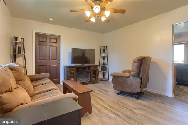 $235,000 | 23 Natalie Lane, Cleona, PA 17042