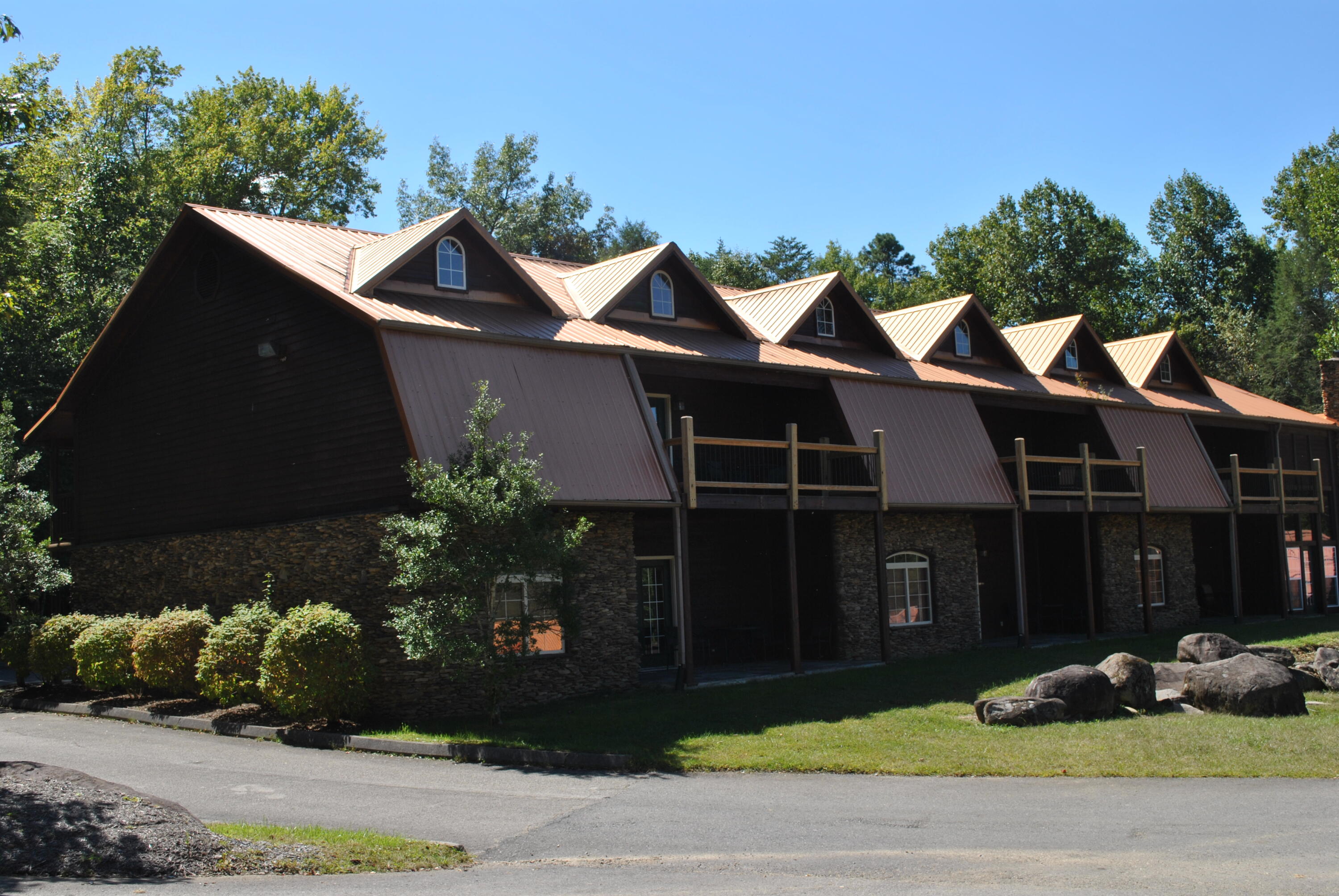 206 Forrest Loop Way, Unit 23 Gatlinburg, TN 37738 - Photo 1 of 16 42-MAIN