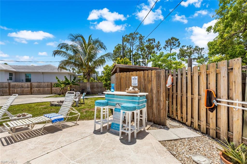 9208 Hamlin Road East Fort Myers, FL 33967 - Photo 11 of 31 View of patio and pool room