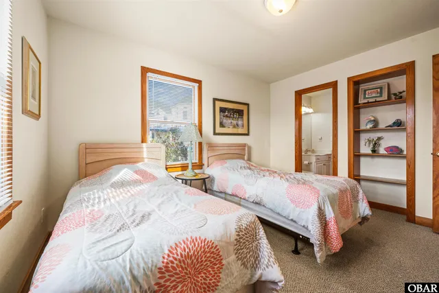 $1,249,000 | 1082 Lighthouse Drive, Corolla, NC 27927