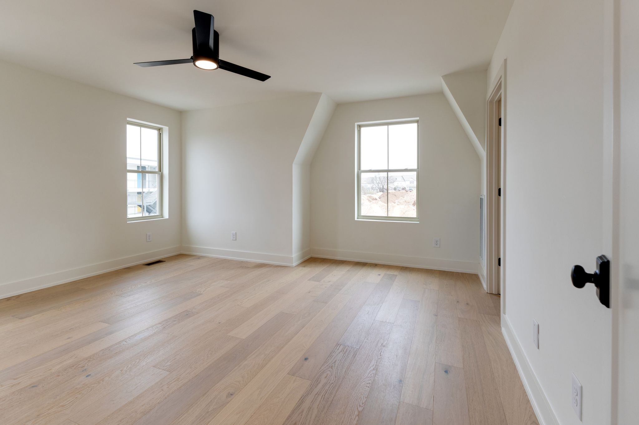 531 Midnight Way Nashville, TN 37209 - Photo 21 of 44 an empty room with wooden floor and windows