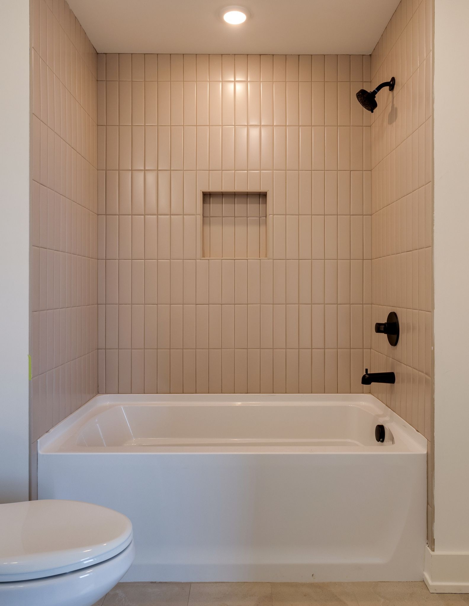 531 Midnight Way Nashville, TN 37209 - Photo 24 of 44 a bathroom with a bathtub and toilet