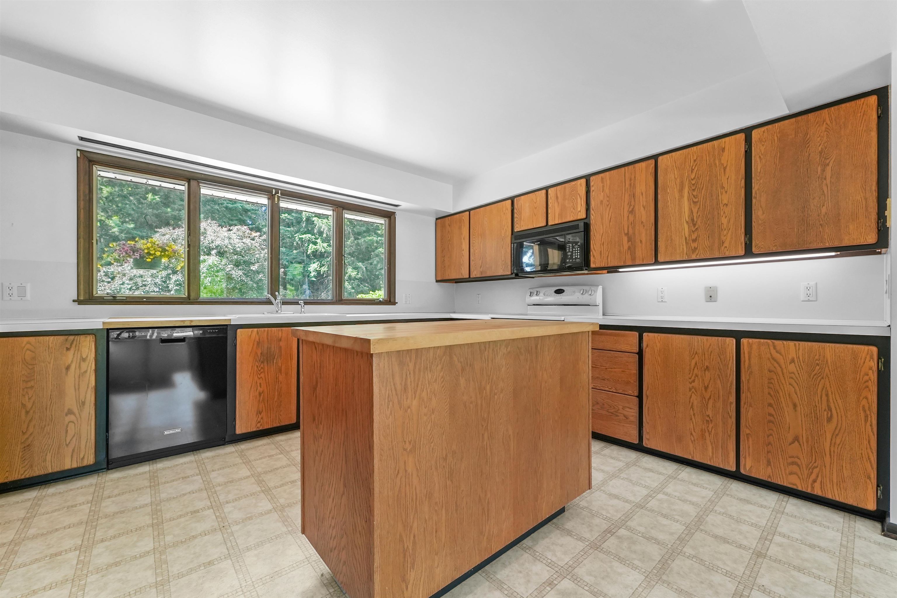 8101 East Pleasant Hill Road Suttons Bay, MI 49682 - Photo 24 of 59