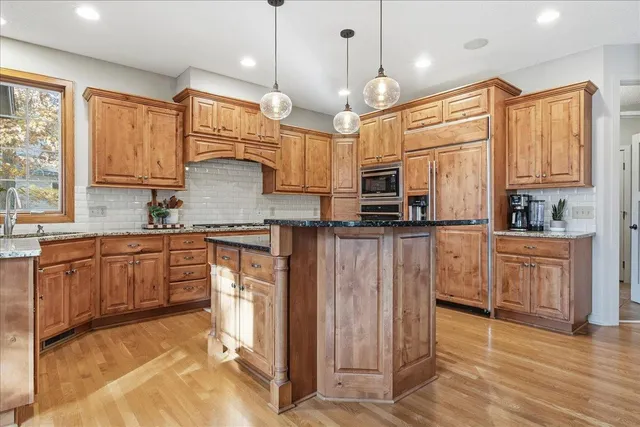 $854,900 | 602 Woodland Drive, Mahtomedi, MN 55115