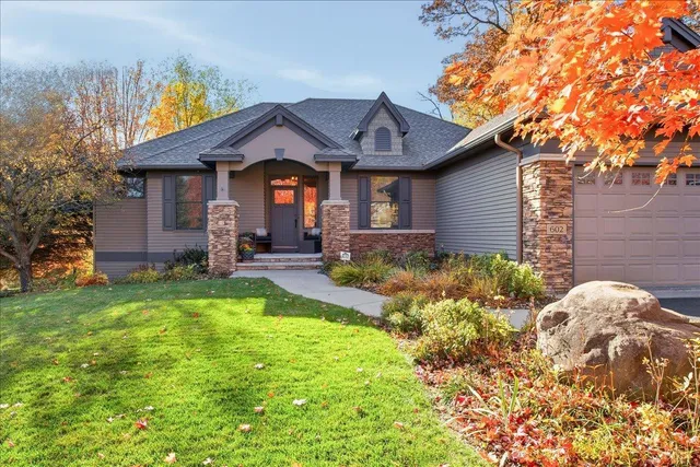 $854,900 | 602 Woodland Drive, Mahtomedi, MN 55115