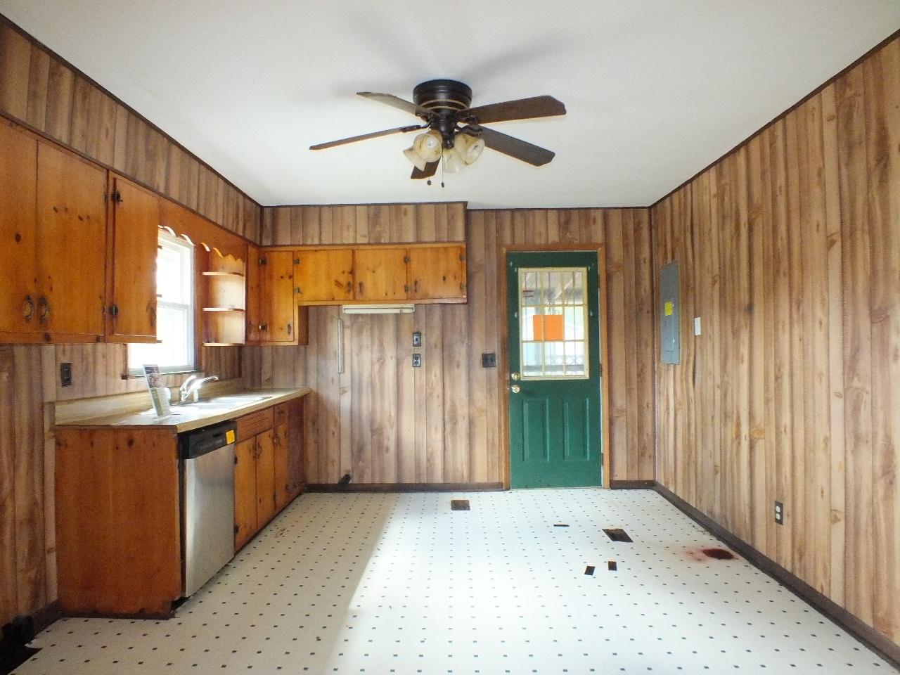 8245 Watkins Road East Loudon, TN 37774 - Photo 4 of 9 2013-10-07 WATKINS-UPDATED 010