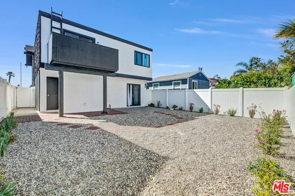 $3,650 | 1083 Montauk Lane, Unit 3, Ventura, CA 93001
