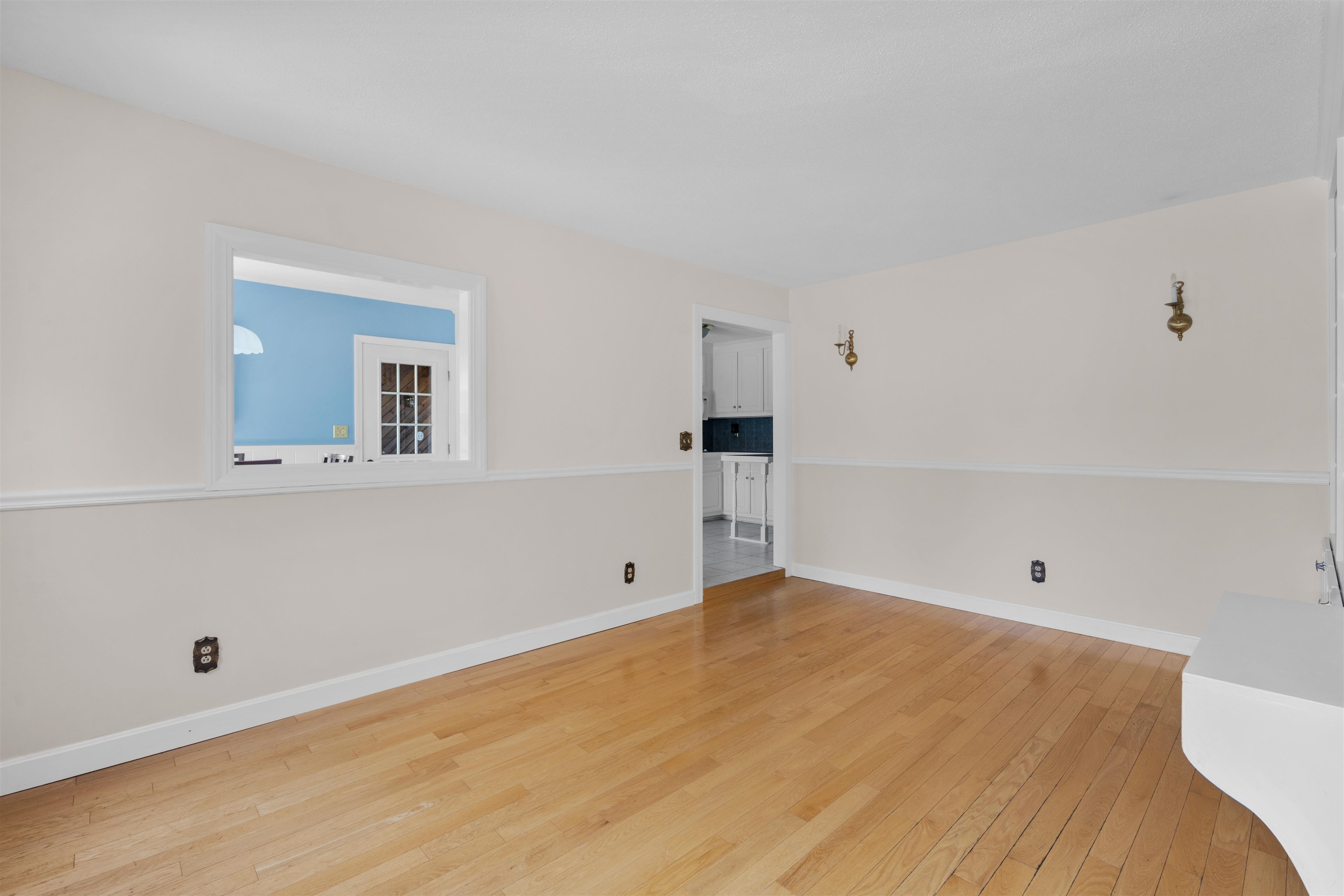 126 Marsh Road Pelham, NH 03076 - Photo 3 of 39